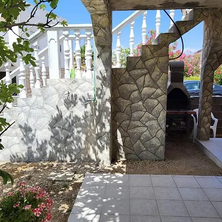 Apartman Anamarija ויר