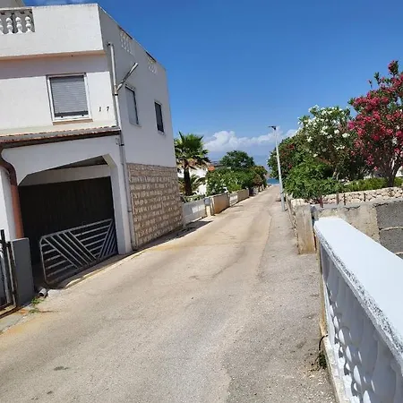 Apartman Anamarija דירה