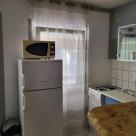 דירה Apartman Anamarija ויר