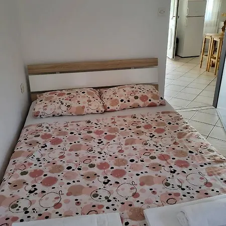 Apartman Anamarija דירה *