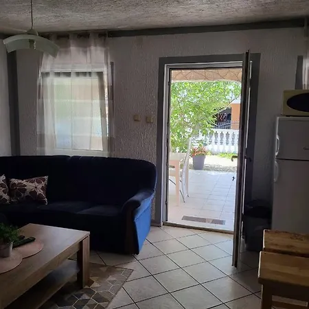 Apartman Anamarija דירה *